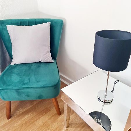 Immaculate 3-Bedrooms Dundee Apartment ภายนอก รูปภาพ