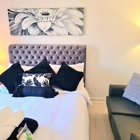 Immaculate 3-Bedrooms Dundee Apartment ภายนอก รูปภาพ