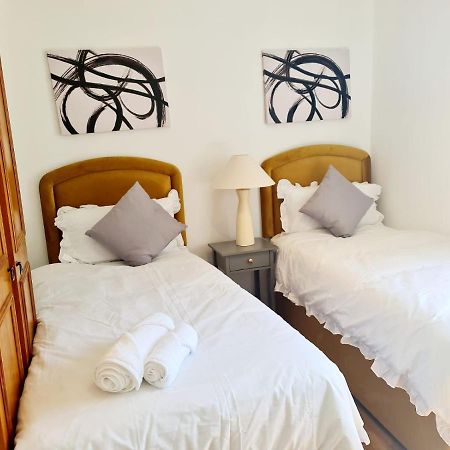 Immaculate 3-Bedrooms Dundee Apartment ภายนอก รูปภาพ