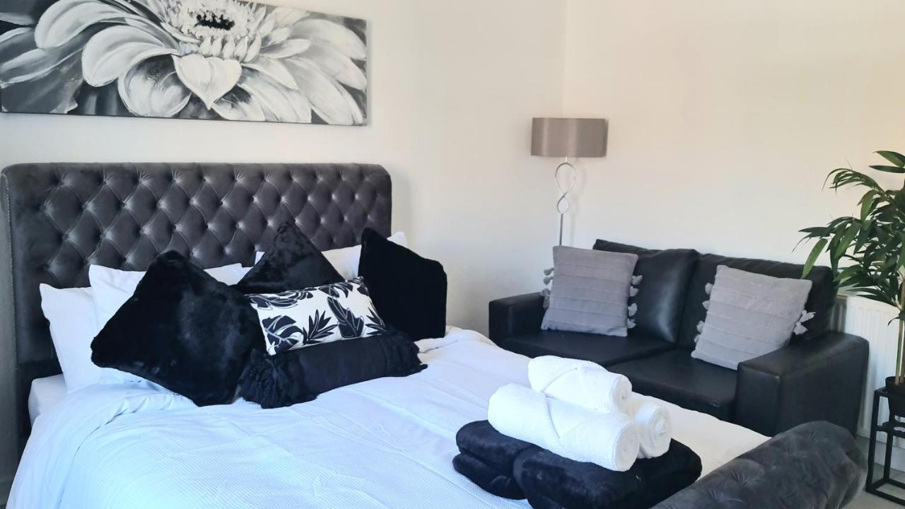 Immaculate 3-Bedrooms Dundee Apartment ภายนอก รูปภาพ