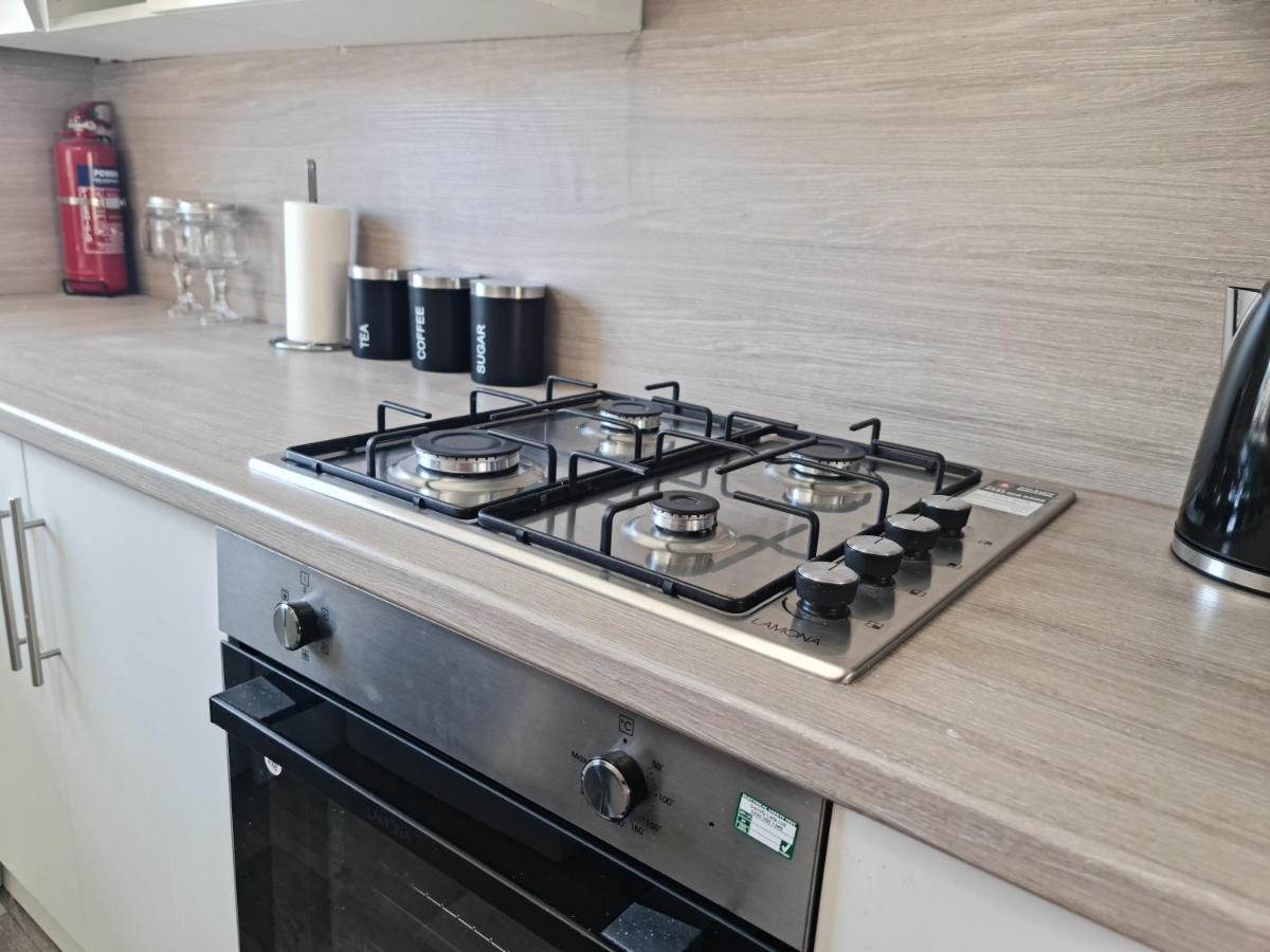 Immaculate 3-Bedrooms Dundee Apartment ภายนอก รูปภาพ