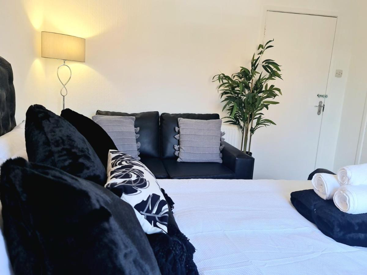 Immaculate 3-Bedrooms Dundee Apartment ภายนอก รูปภาพ