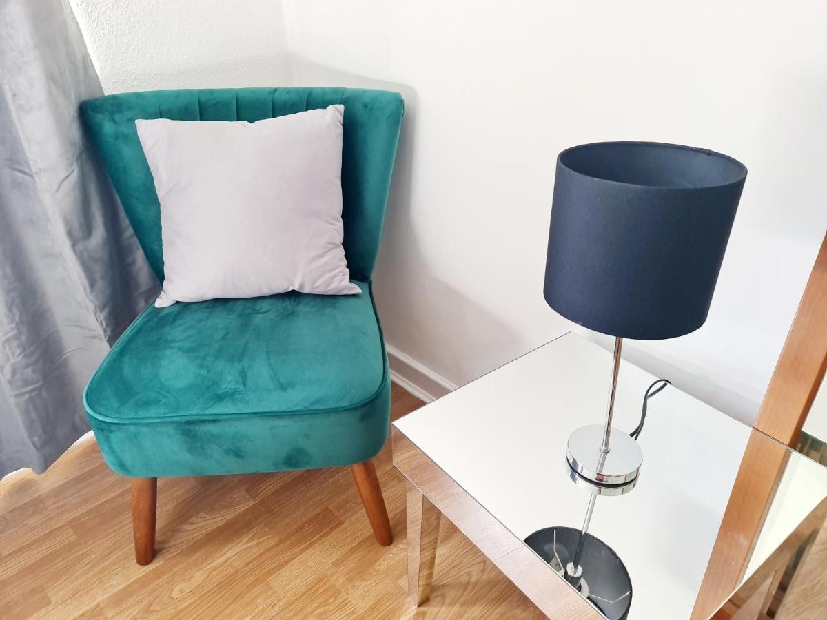 Immaculate 3-Bedrooms Dundee Apartment ภายนอก รูปภาพ