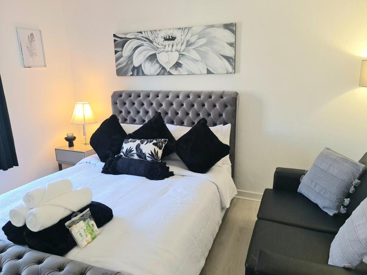 Immaculate 3-Bedrooms Dundee Apartment ภายนอก รูปภาพ