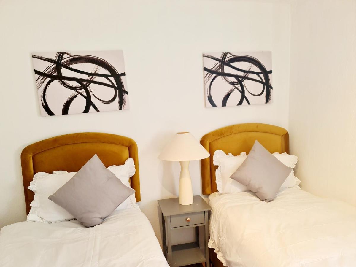 Immaculate 3-Bedrooms Dundee Apartment ภายนอก รูปภาพ