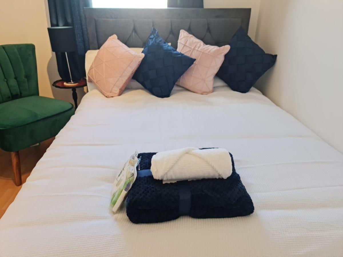 Immaculate 3-Bedrooms Dundee Apartment ภายนอก รูปภาพ