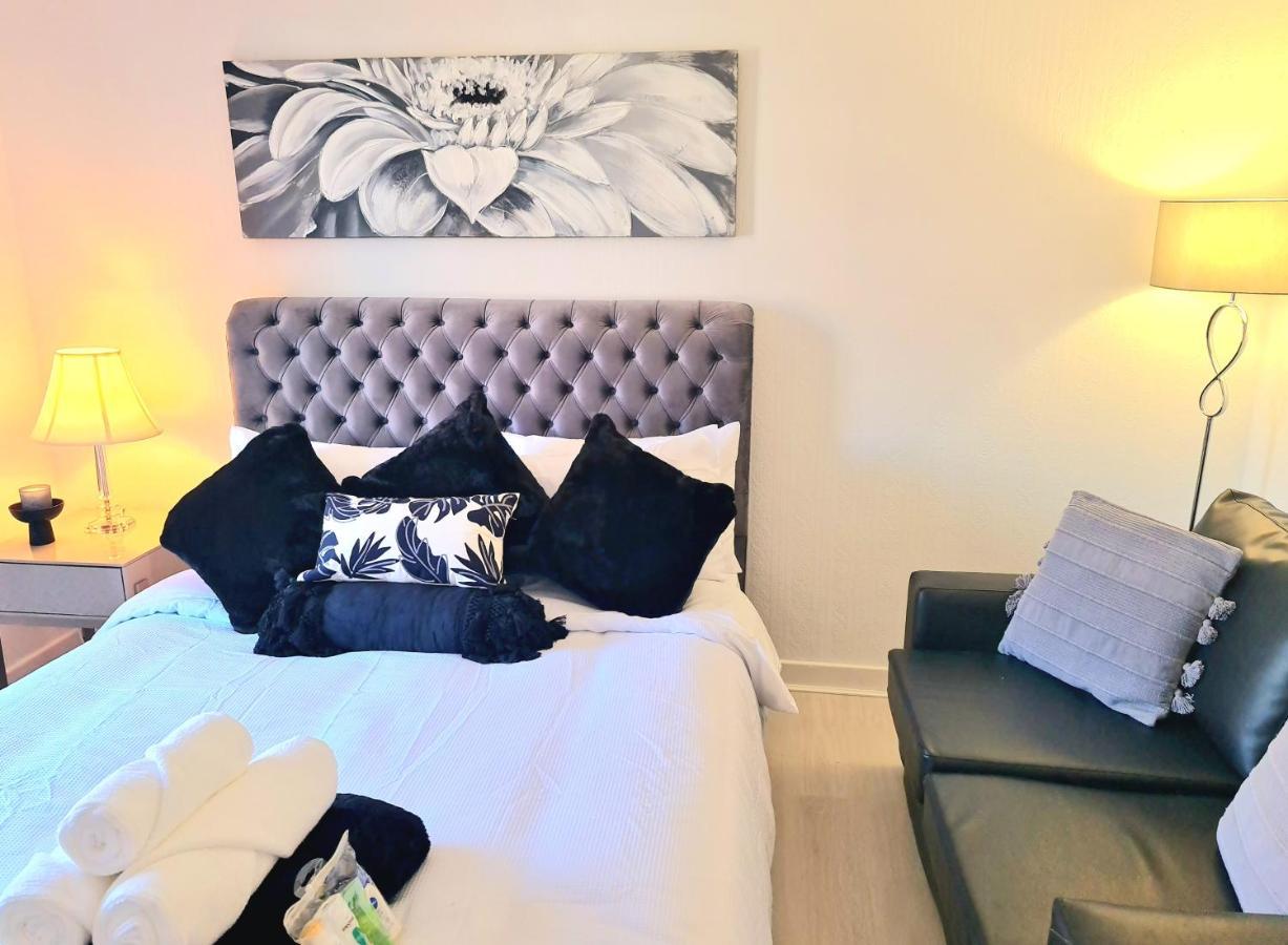 Immaculate 3-Bedrooms Dundee Apartment ภายนอก รูปภาพ