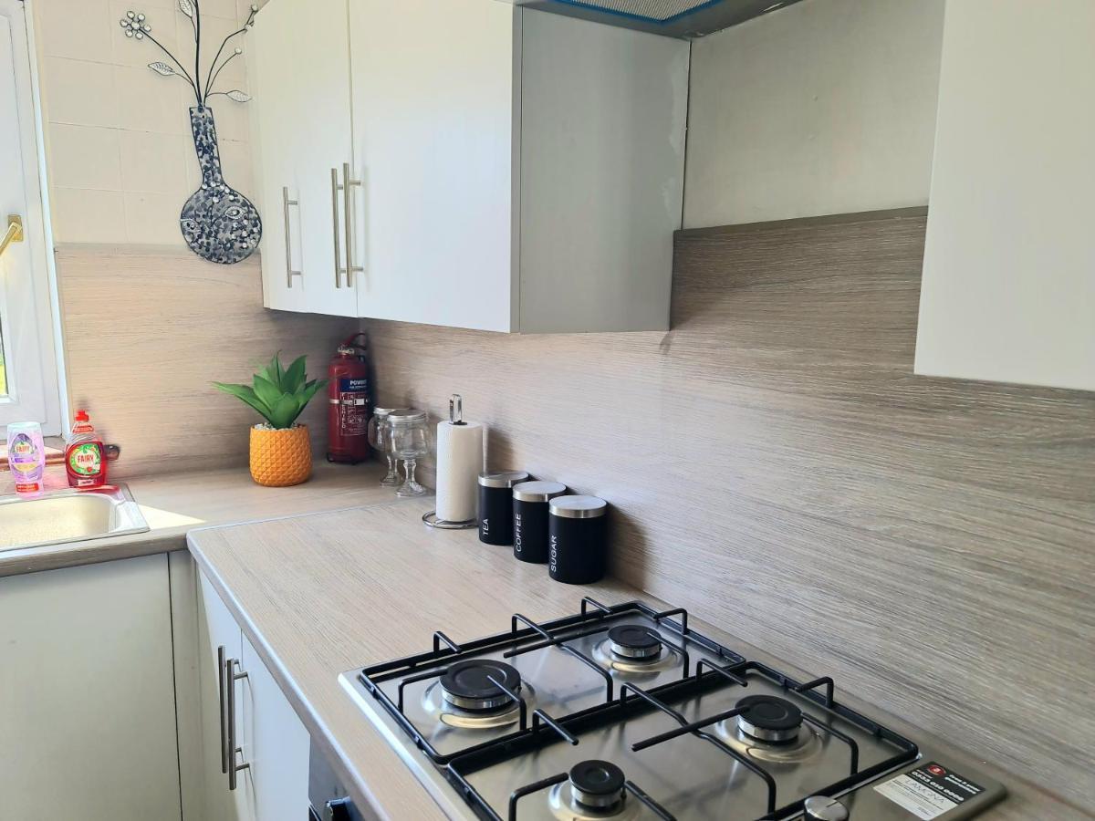 Immaculate 3-Bedrooms Dundee Apartment ภายนอก รูปภาพ