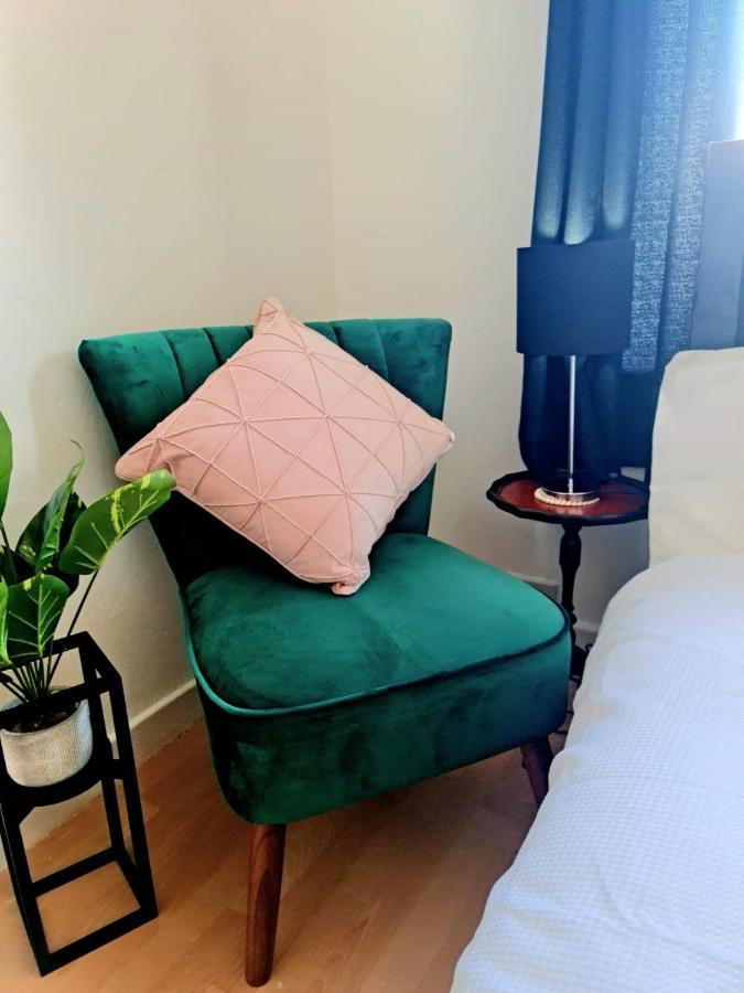 Immaculate 3-Bedrooms Dundee Apartment ภายนอก รูปภาพ